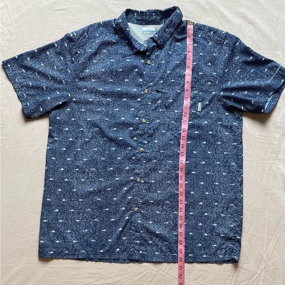 Columbia Men’s Blue Short Sleeve Polo with Subtle White Fish Pattern Size Large - Picture 2 of 8